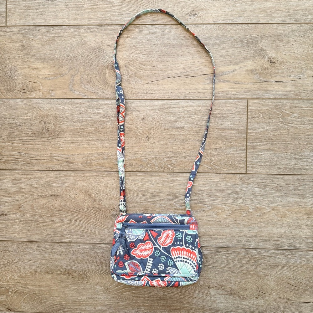 Vera Bradley Petite Crossbody Purse retired Nomadic Floral pattern Blue Red